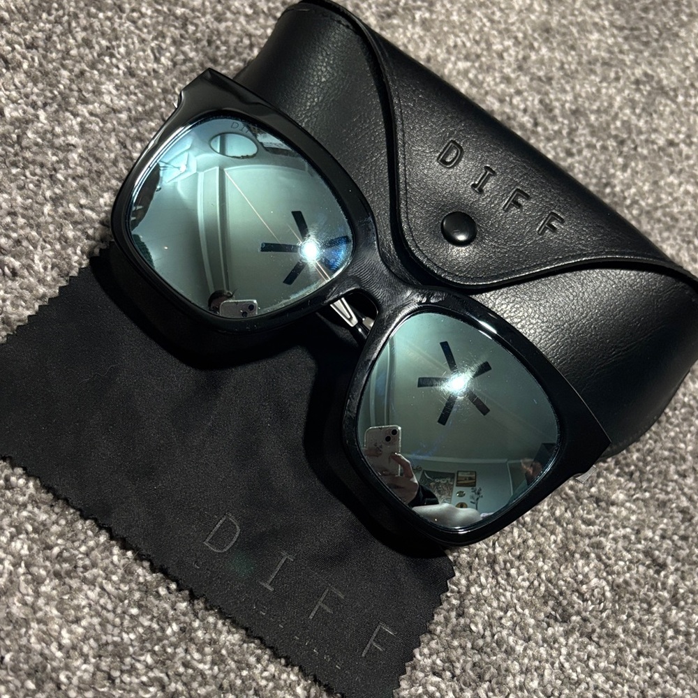 DIFF Bella Black Sunglasses with Light BlueMirror… - image 1
